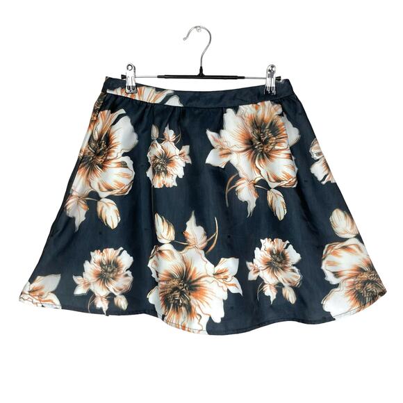 The Moon | NWT Pretty Little Thing Black Chiffon White Floral A-line Mini Skirt - Picture 1 of 8